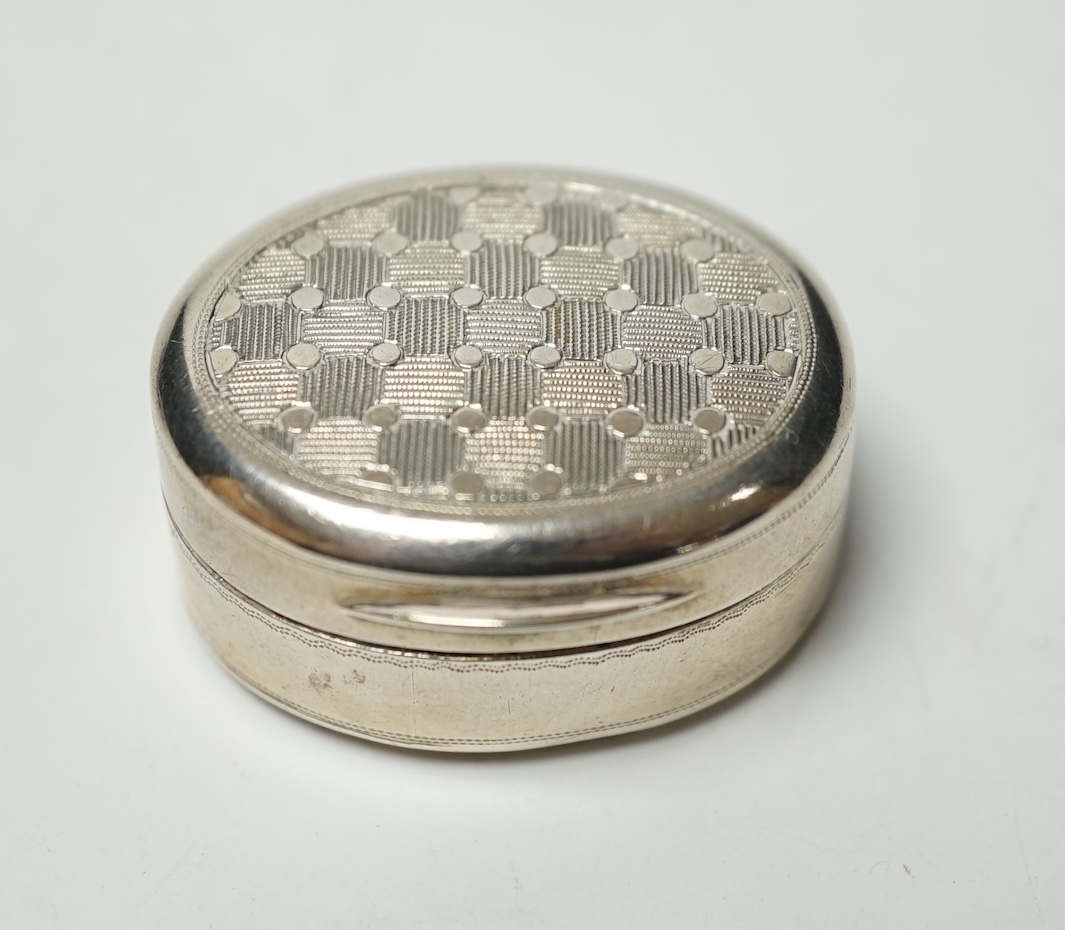 A George III silver oval vinaigrette, by John Allen & Joshua Butler, London, 1801, 33mm. Condition - fair to good